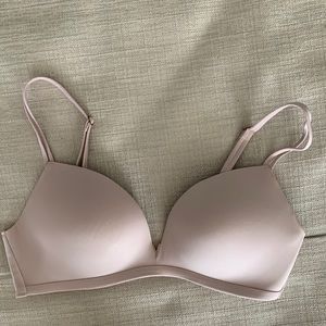 Victoria’s Secret Padded No-Wire Light Pink Bra